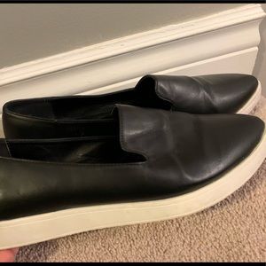 Le Chateau sneaker flats